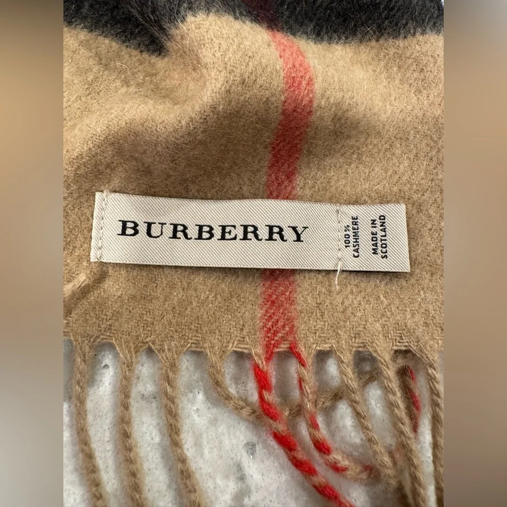 BURBERRY NOVA CHECK Cashmere Scarf Made In Scotland